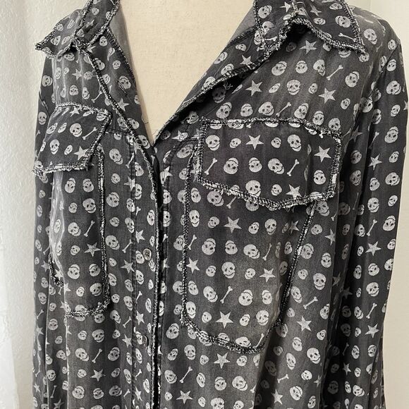 Italy Made Women XL Grey Skull Bones Oversized Button-Up Metallic Trim Skelton - Picture 2 of 8